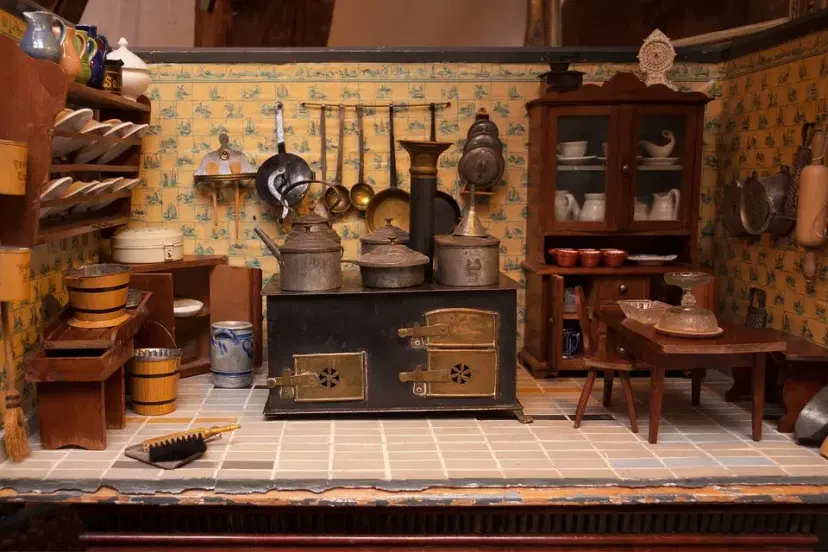 Miniature Victorian-style doll kitchen