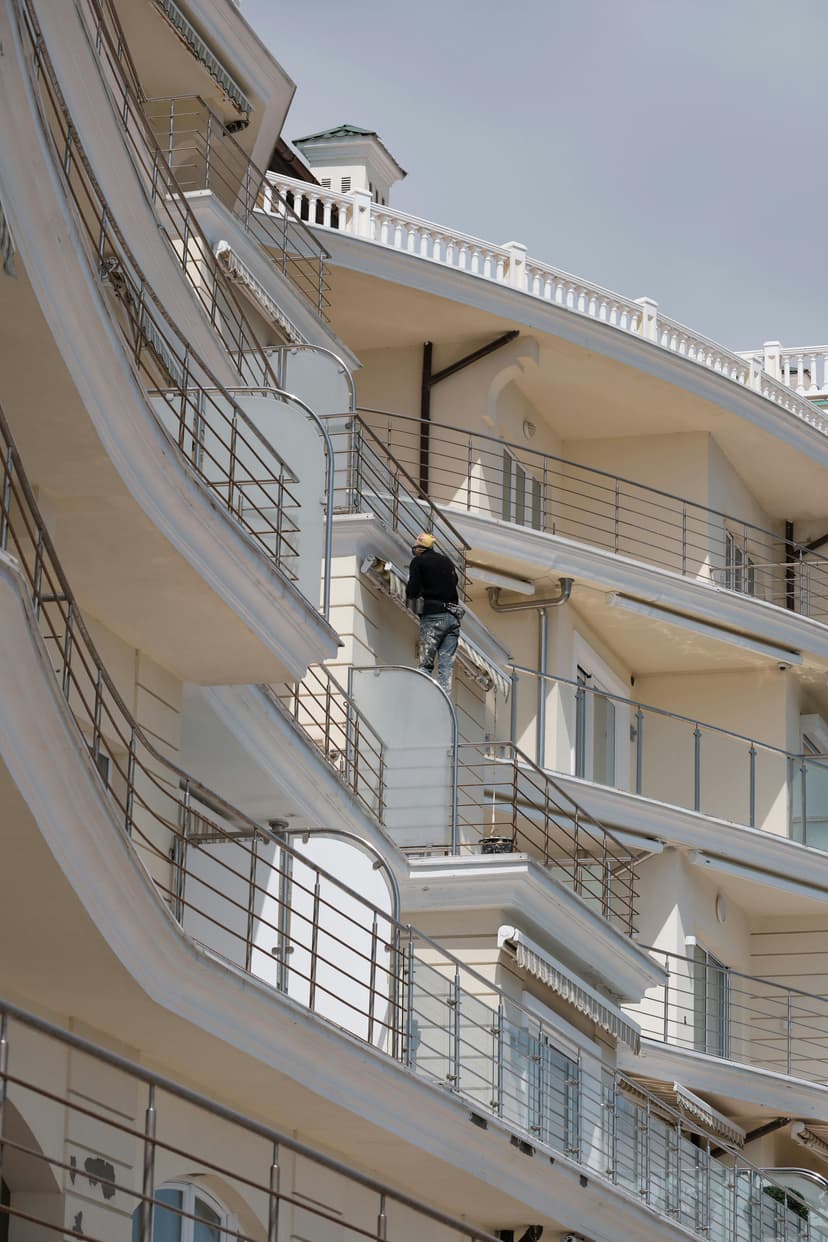balcony cleaning done by a professional cleaner
